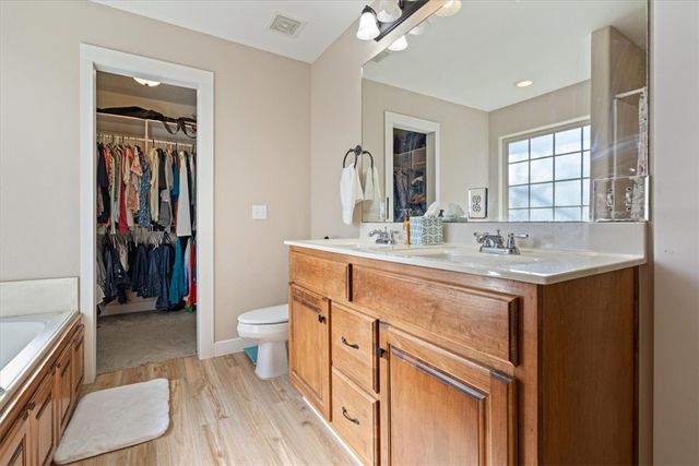 725 W Deer Lodge Court, Siloam Springs, AR 72761