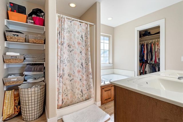 725 W Deer Lodge Court, Siloam Springs, AR 72761