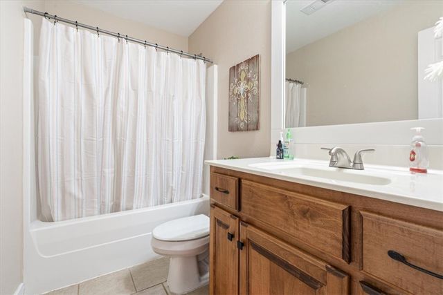 725 W Deer Lodge Court, Siloam Springs, AR 72761