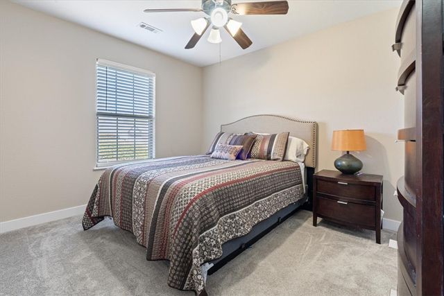 725 W Deer Lodge Court, Siloam Springs, AR 72761