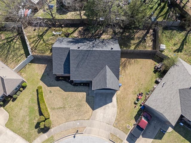 725 W Deer Lodge Court, Siloam Springs, AR 72761