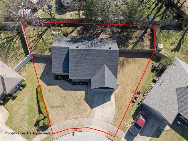 725 W Deer Lodge Court, Siloam Springs, AR 72761