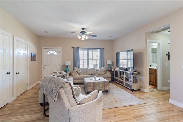 725 W Deer Lodge Court, Siloam Springs, AR 72761