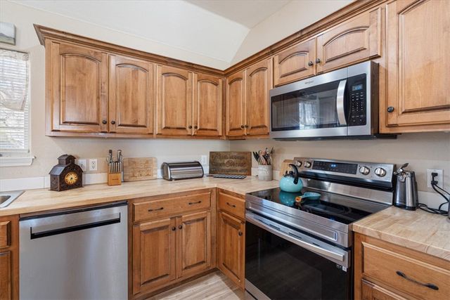 725 W Deer Lodge Court, Siloam Springs, AR 72761