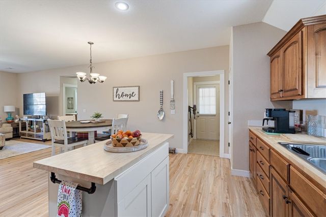 725 W Deer Lodge Court, Siloam Springs, AR 72761