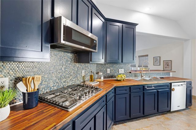 1319 Pine Trl, Tomball, TX 77375