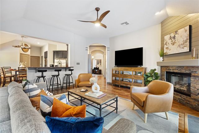 1319 Pine Trl, Tomball, TX 77375