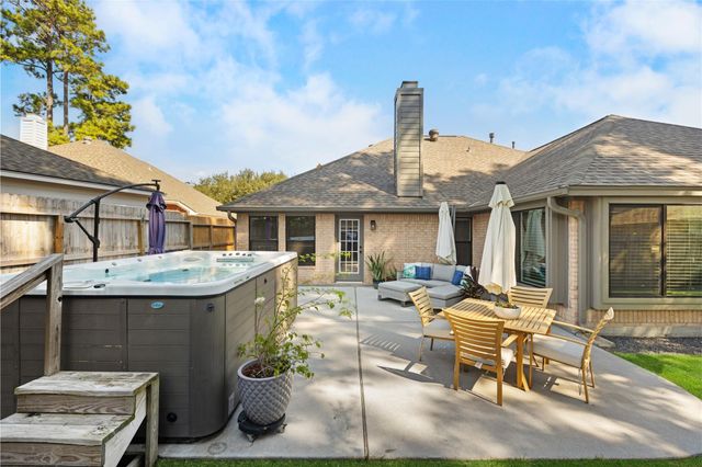 1319 Pine Trl, Tomball, TX 77375