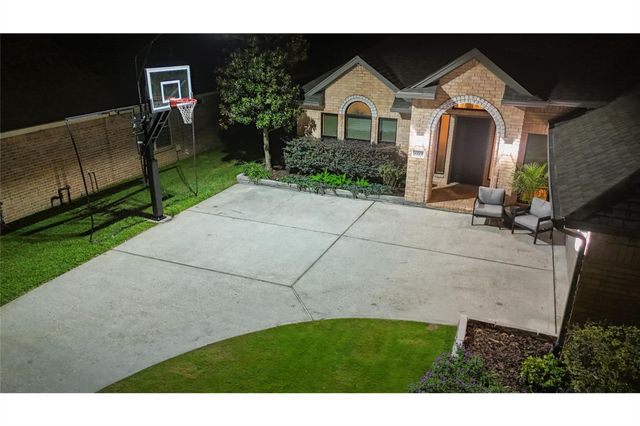 1319 Pine Trl, Tomball, TX 77375