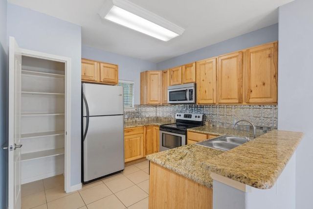 6810 Deatonhill DR 1200, Austin, TX 78745