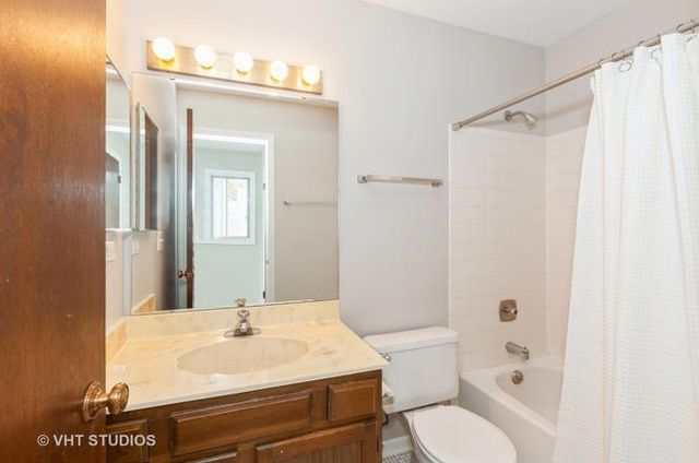 1616 Prestwick Drive, Naperville, IL 60563