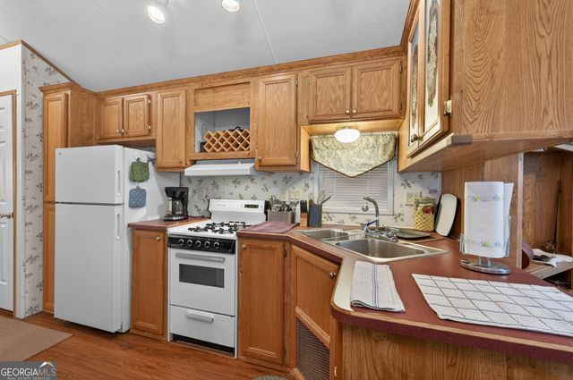107 Riverside Place, Cleveland, GA 30528