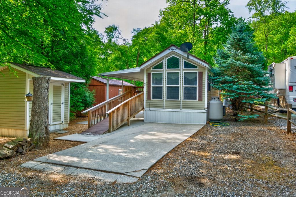 107 Riverside Place, Cleveland, GA 30528
