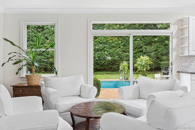 10 Bay View Road N, Southampton, NY 11968