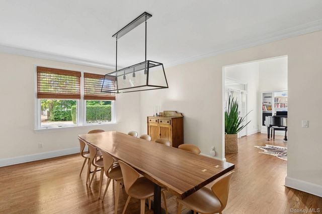 10 Bay View Road N, Southampton, NY 11968