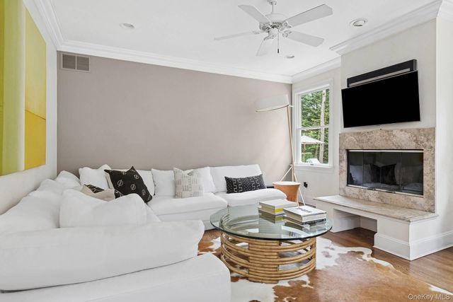 10 Bay View Road N, Southampton, NY 11968