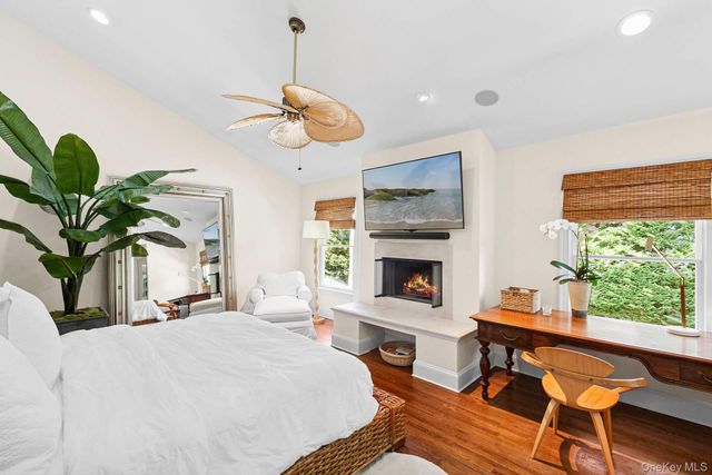 10 Bay View Road N, Southampton, NY 11968