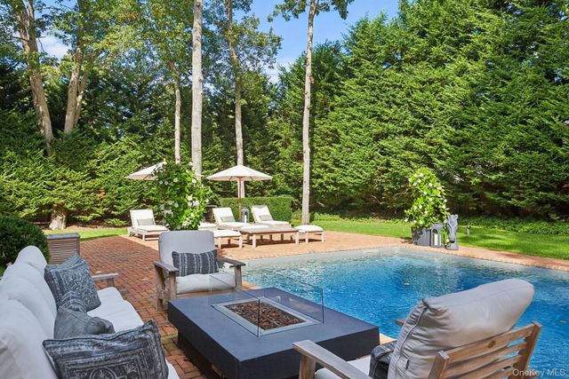 10 Bay View Road N, Southampton, NY 11968