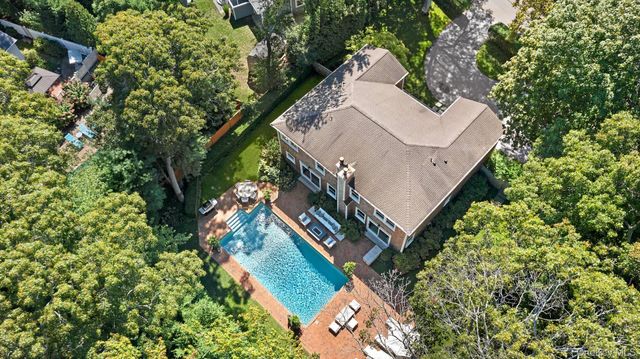 10 Bay View Road N, Southampton, NY 11968