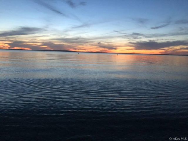 10 Bay View Road N, Southampton, NY 11968