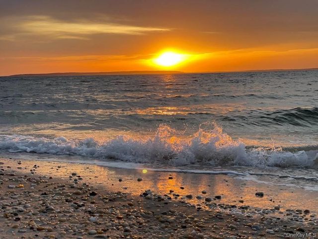 10 Bay View Road N, Southampton, NY 11968