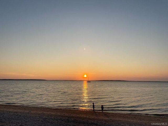 10 Bay View Road N, Southampton, NY 11968