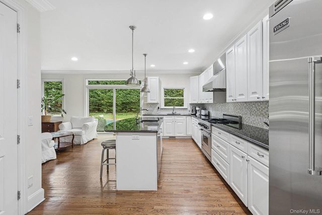 10 Bay View Road N, Southampton, NY 11968