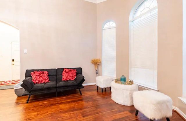 5526 Darschelle Drive, Houston, TX 77069