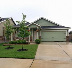 303 Alamito Ave, Kyle, TX 78640