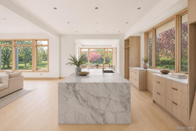 1465 Sodon Lake Drive, Bloomfield Hills, MI 48302