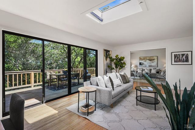 37 Manzanita Rd, Fairfax, CA 94930