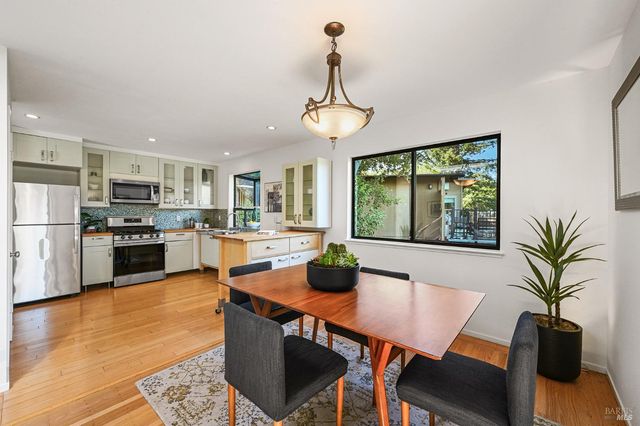 37 Manzanita Rd, Fairfax, CA 94930