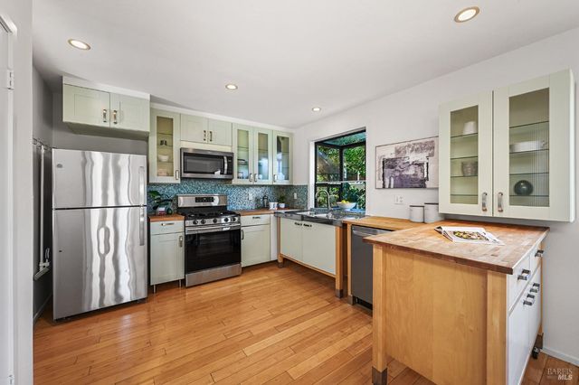 37 Manzanita Rd, Fairfax, CA 94930