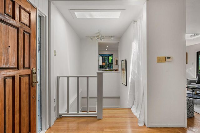 37 Manzanita Rd, Fairfax, CA 94930