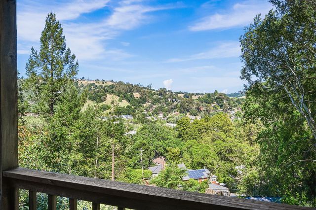 37 Manzanita Rd, Fairfax, CA 94930