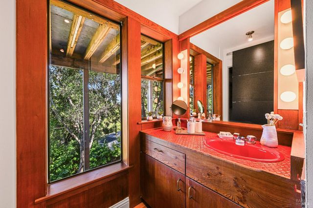 37 Manzanita Rd, Fairfax, CA 94930