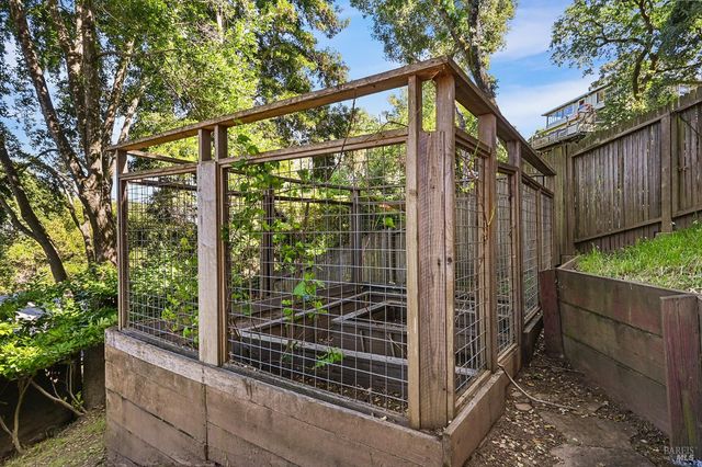 37 Manzanita Rd, Fairfax, CA 94930