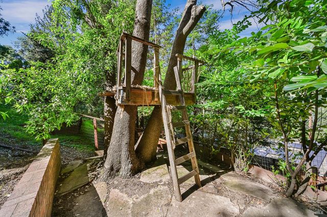 37 Manzanita Rd, Fairfax, CA 94930