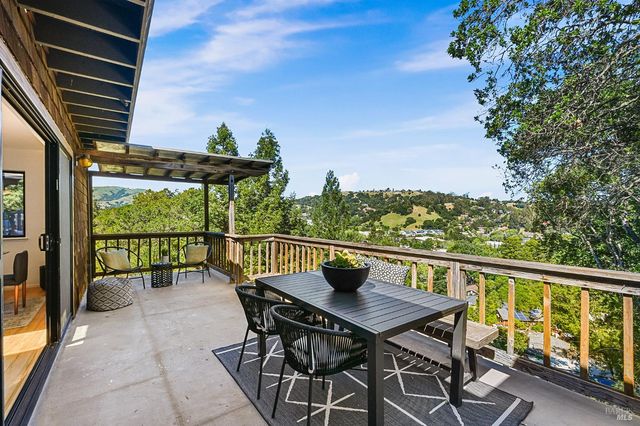 37 Manzanita Rd, Fairfax, CA 94930