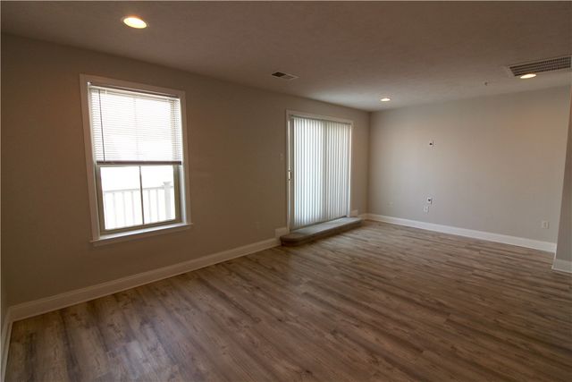 470 Fairmont Dr, Marshall, PA 15090