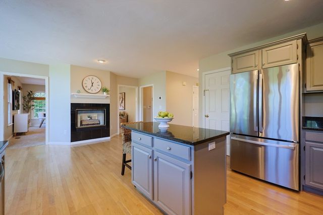 6 Alcott Way, Medfield, MA 02052
