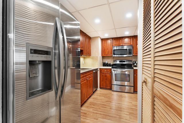 5600 N Flagler Drive 402, West Palm Beach, FL 33407