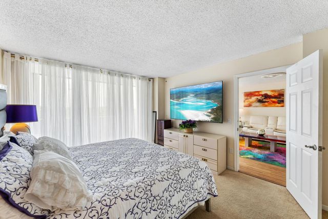 5600 N Flagler Drive 402, West Palm Beach, FL 33407