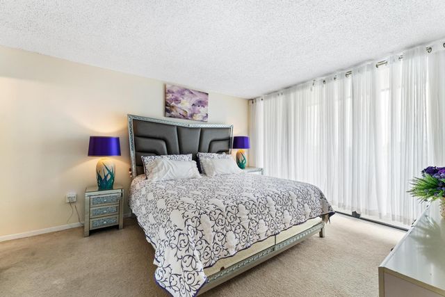 5600 N Flagler Drive 402, West Palm Beach, FL 33407