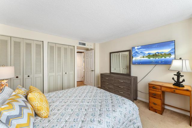 5600 N Flagler Drive 402, West Palm Beach, FL 33407