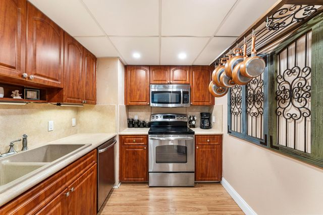 5600 N Flagler Drive 402, West Palm Beach, FL 33407