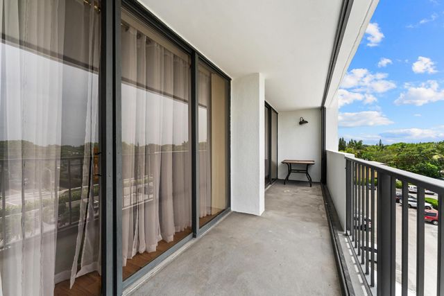 5600 N Flagler Drive 402, West Palm Beach, FL 33407