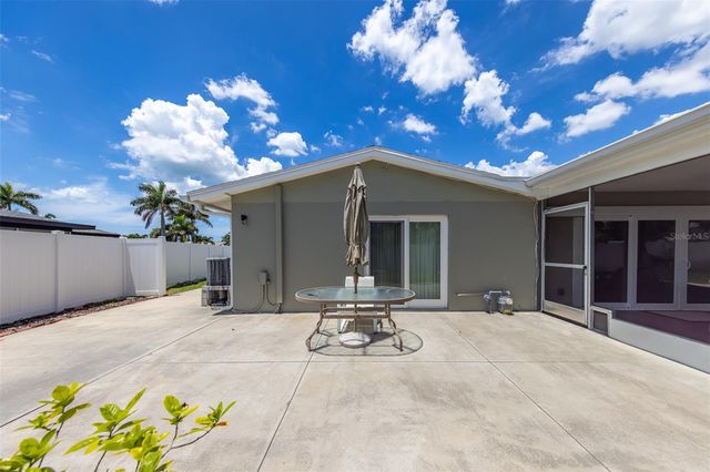 11602 GROVE STREET, Seminole, FL 33772