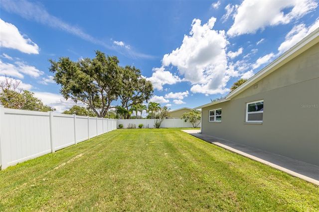 11602 GROVE STREET, Seminole, FL 33772