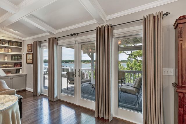 155 Shoreline CIR, Penhook, VA 24137